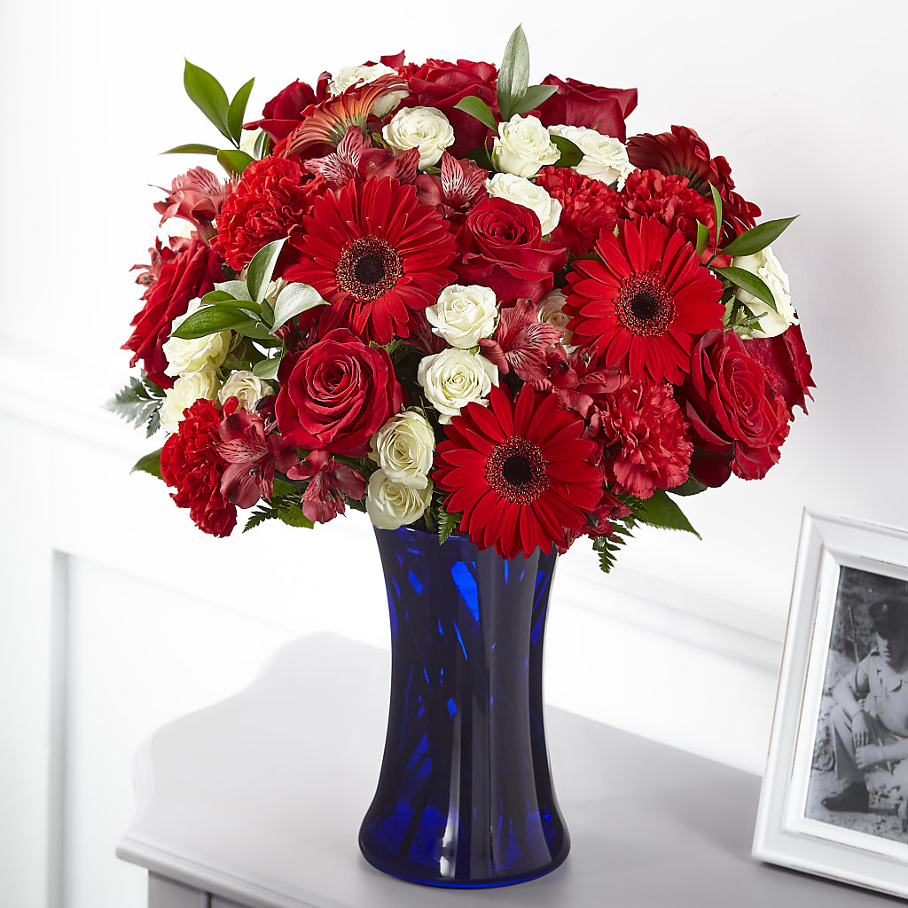 Hearts Embrace Bouquet – Kennewick Flower Shop Inc, Kennewick WA