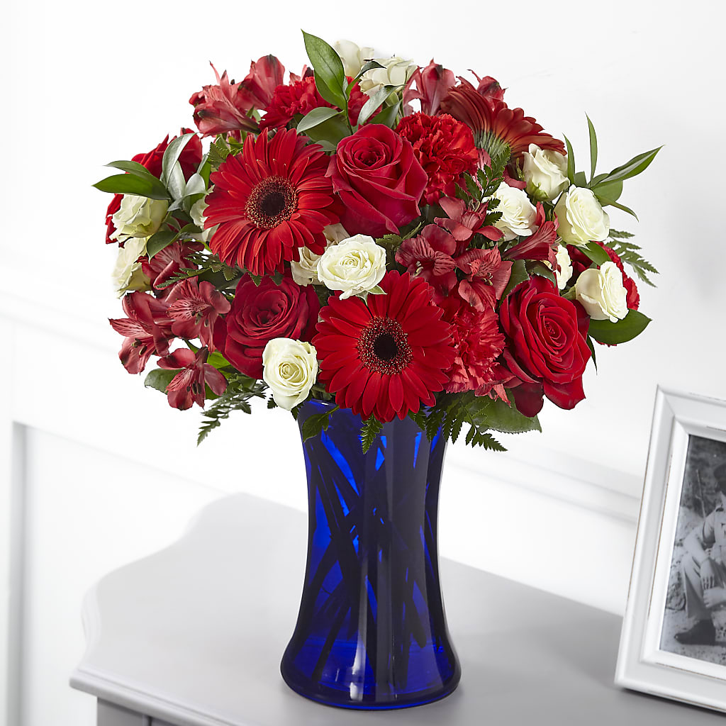 Hearts Embrace Bouquet – Kennewick Flower Shop Inc, Kennewick WA