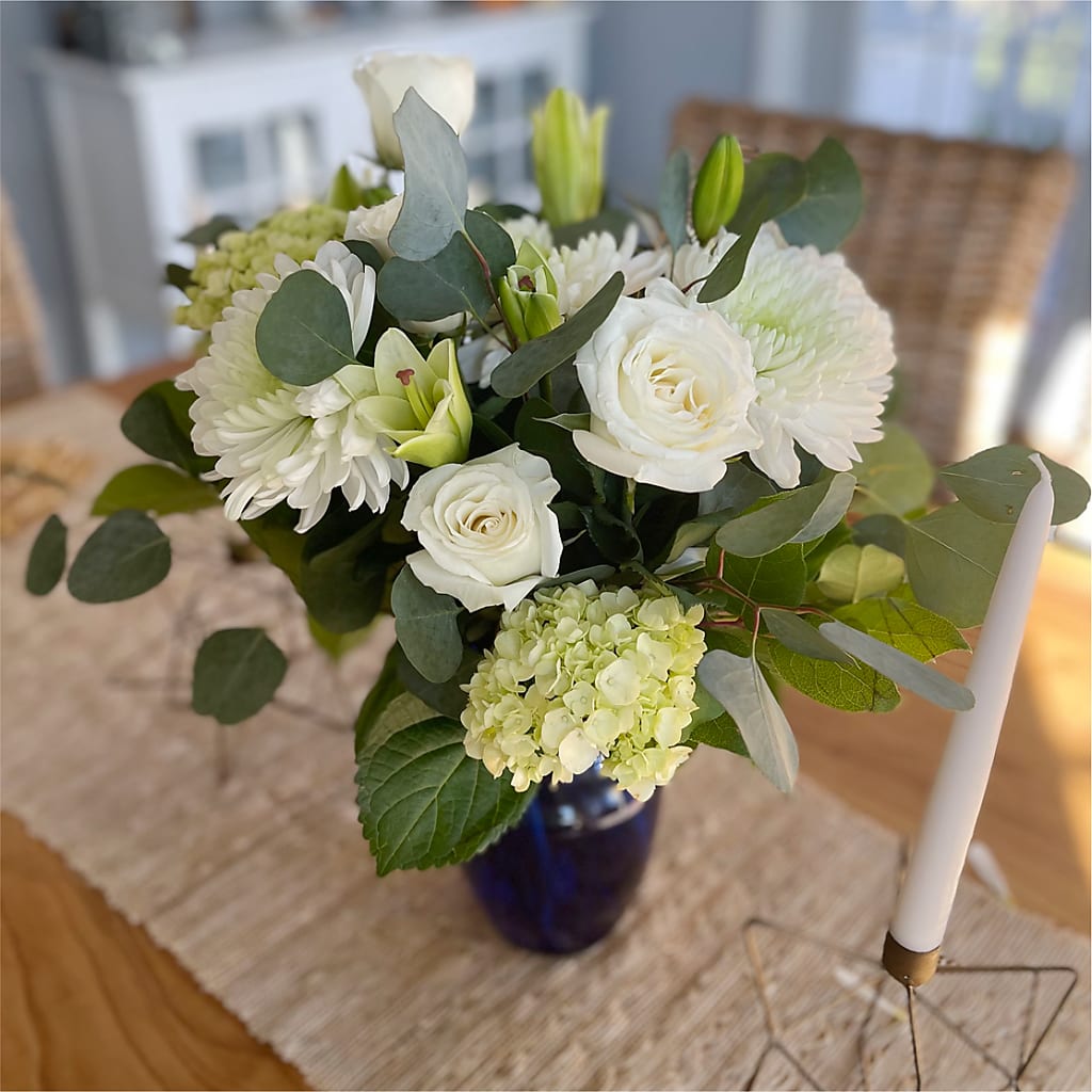 Snowy Dreams Bouquet –  Kennewick Flower Shop Inc, Kennewick WA
