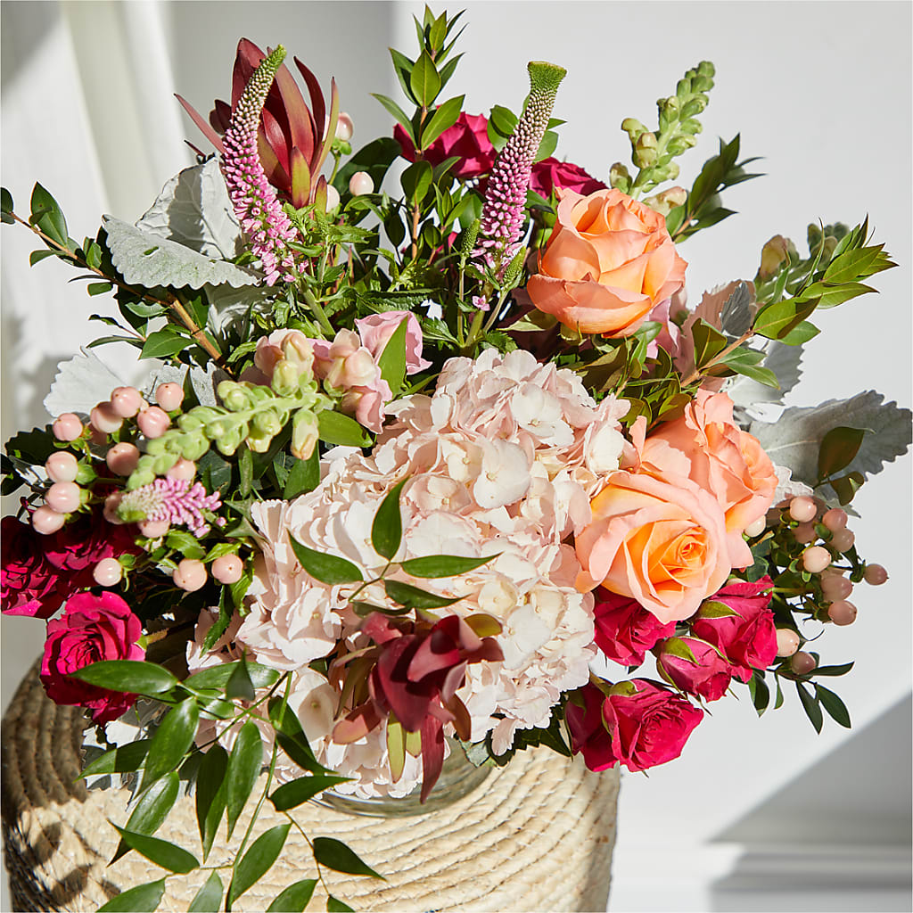 Glitz & Glam Bouquet –  Kennewick Flower Shop Inc, Kennewick WA