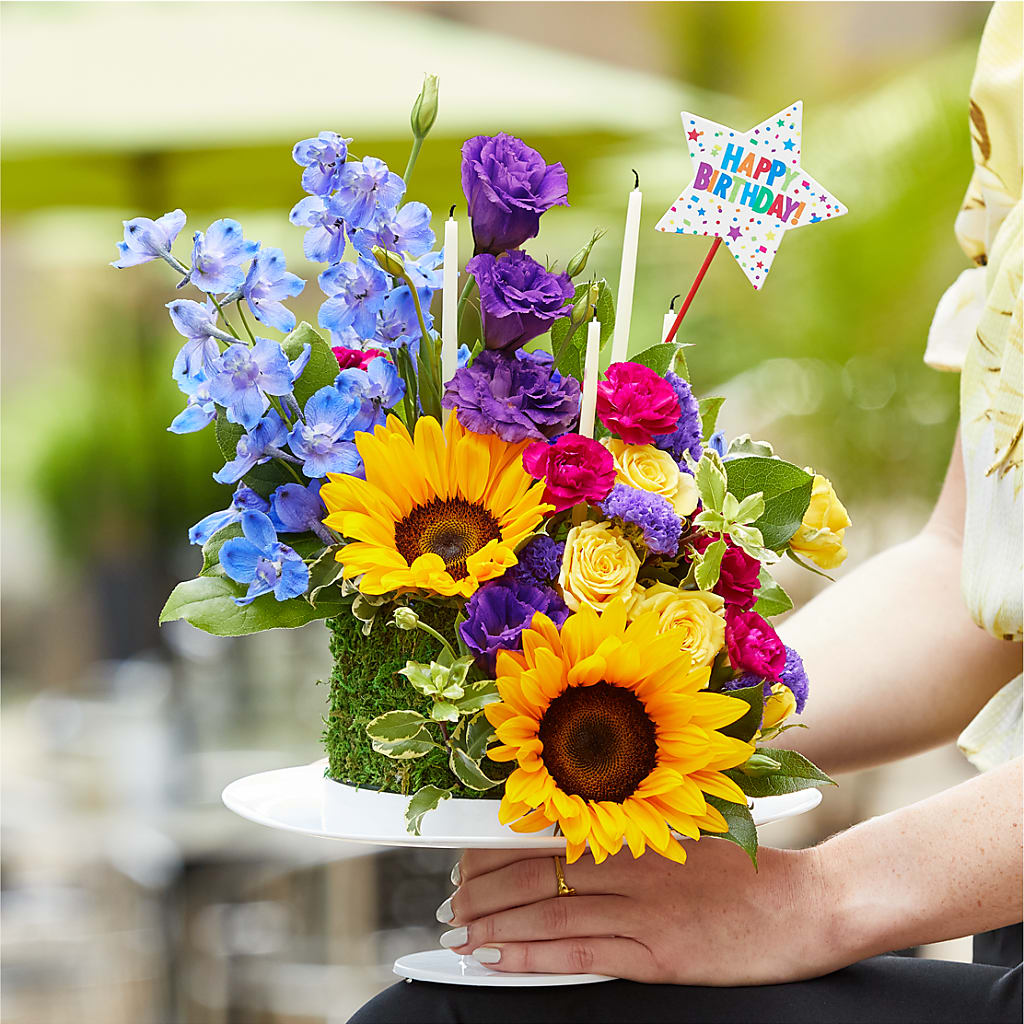Star of the Day Floral Cake –  Kennewick Flower Shop Inc, Kennewick WA
